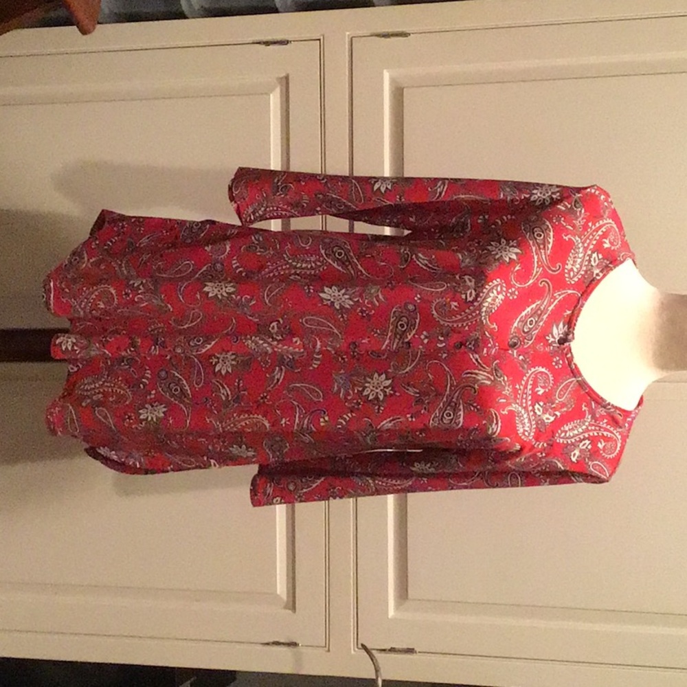 J. JILL RED WITH PAISLEY PRINT HENLEY TUNIC